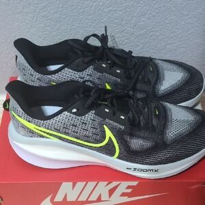 Nike Men's Black and White Athletic Shoes with Neon Accents